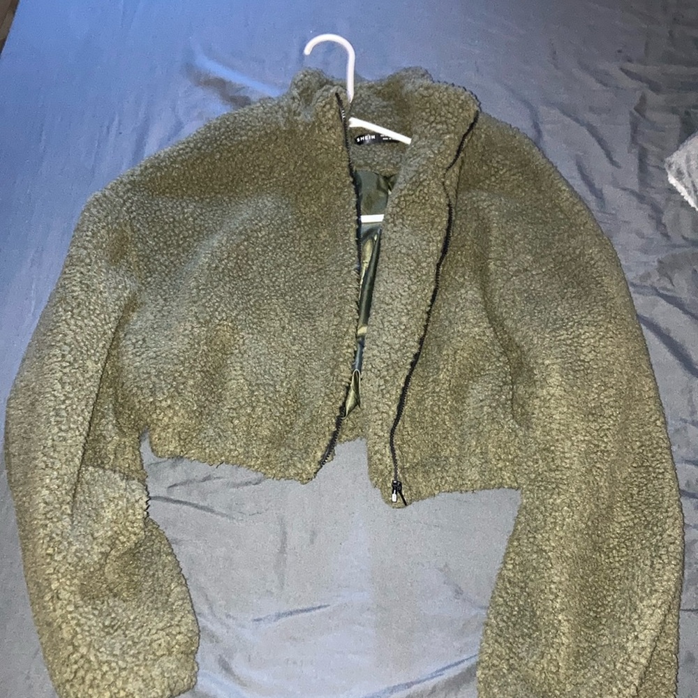 Women’s crop sweater